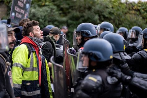 En Ce D But Dann E Des Gilets Jaunes Toujours Dans La Rue Malgr L