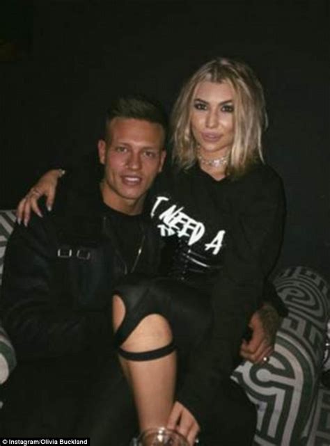 Olivia Buckland Shows Off Toned Figure In Vibrant Bikini Daily Mail Online