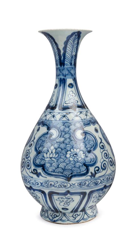 Sold Price An Antique Chinese Blue And White Porcelain Baluster Shaped