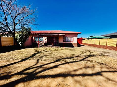 2 Bedroom House For Sale In Vanderbijlpark CW 6 P24 114639997