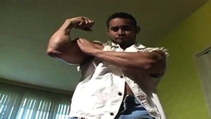 Str Bodybuilder Flexing Nude