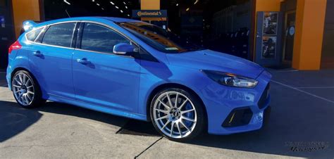 Ford Focus RS Mk3 Blue With Hyper Silver VMR V721 Aftermarket Wheels