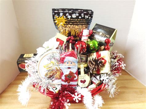 Christmas Deluxe Holiday Gourmet T Basket