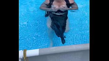 Acción de tetas en la piscina XVIDEOS