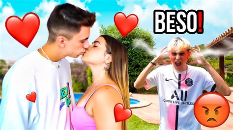 Beso A Mi Ex Novia Delante De Su Nuevo Novio Me Pega Youtube