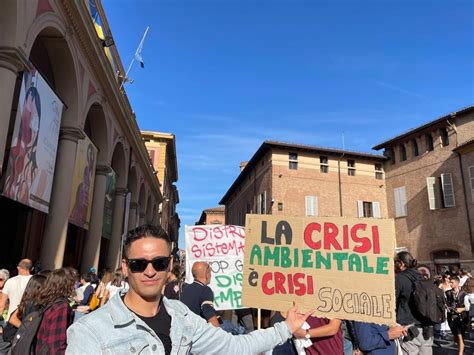 Fridays For Future A Bologna Gli Attivisti In Piazza Per Dire No Al