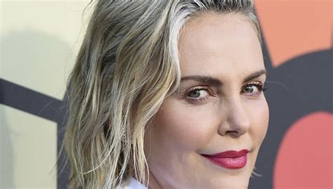 Charlize Theron Paraduje Na Wakacjach W Bikini Aktorka Ma Niesamowite
