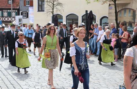 Kronacher Sch Tzenzug Mit Dudelsack Und Blasmusik Zur Hofwiese