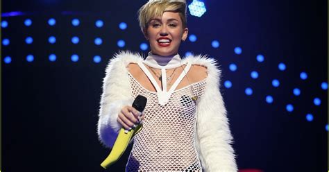GistPlaza Miley Cyrus Performs On Stage Yet Again Almost Completely Naked