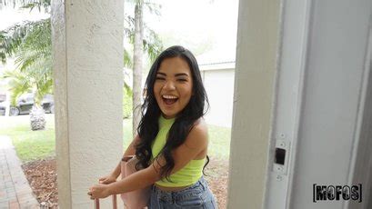 Super Hot And Playful Girl Summer Col Gets Exposed By Her New Roommate 14 Photos