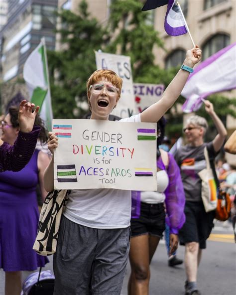 35 fotos que muestran la resiliencia queer y la alegría en el orgullo gay de Nueva York