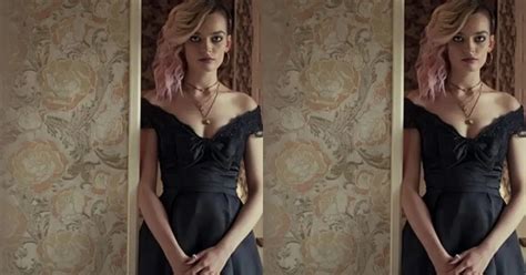 Xem phim Sex Education tôi trằn trọc rồi nhắn cho mẹ 3 từ sau 20 năm không liên lạc Góc tâm