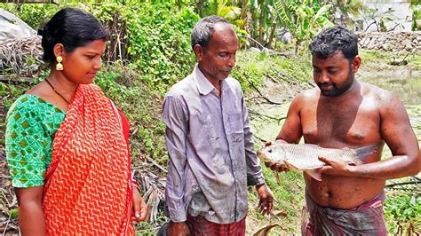 বাবার বাড়িতে বাবা ভাই মিলে পুকুর থেকে জাল দিয়ে বড়ো একটা রুই মাছ