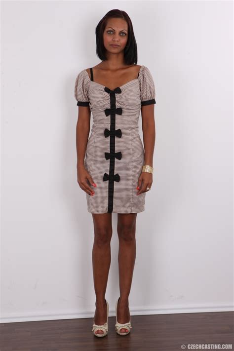 Exotic Babe With Mesmerizing Eyes Wants The XXX Dessert Picture 1