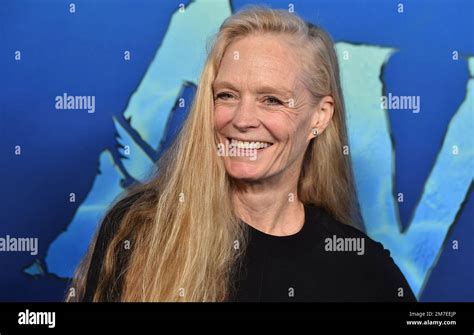 Suzy Amis Cameron Arrives At The Uspremiere Of Avatar The Way Of