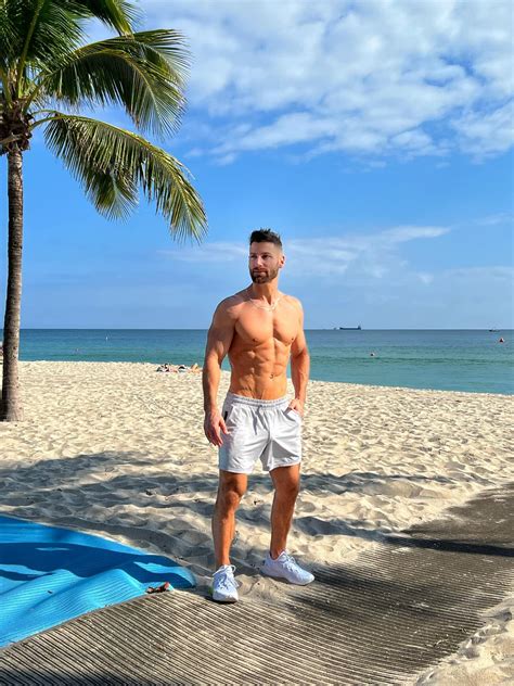 Hot Dudes Good Mood On Twitter RT AlcibiadeEroe ItsToddW Hotd Goodm Yourbriefrelief