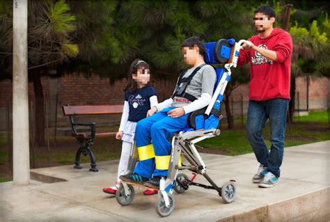 SILLA DE RUEDAS MULTIFUNCIONAL PARA NIÑOS CON TRASTORNO PSICOMOTOR