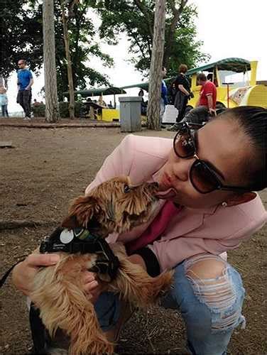 Hồng Quế diện bikini gợi cảm Elly Trần khoe vòng một