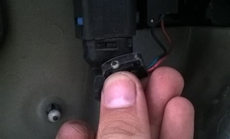 ремонт концевика водительской двери — Volkswagen Jetta V, 1,6 л, 2007 ...