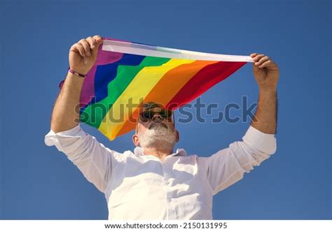 Photo de stock Homme gay mûr aux cheveux gris Shutterstock