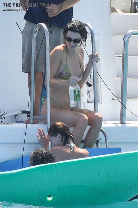 Kendall Jenner Expsoed Her Sexy Ass In Bikini Photos The Fappening