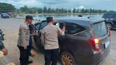 Dua Polisi Di Kolaka Ini Selamatkan Penumpang Kapal Fery