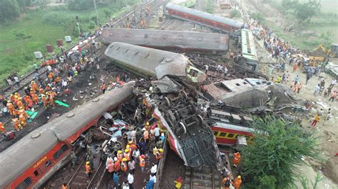 India Morti Nell Incidente Ferroviario A Bahanaga Lo Scontro Tra