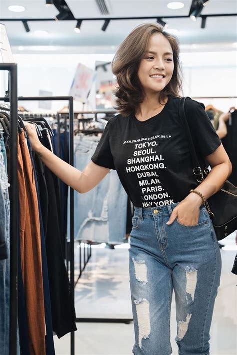 Huệ Về nhà đi con khoe lại hình diện bikini gợi cảm cất tạm vẻ ngoan hiền thường thấy