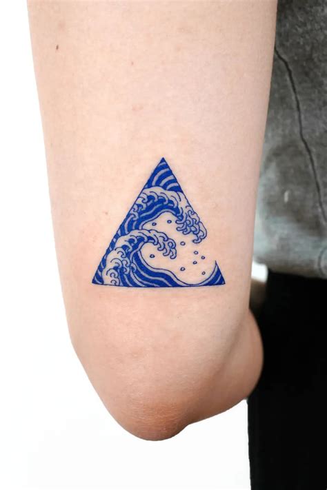 32 Magnificent Wave Tattoo Designs