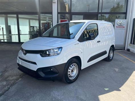 Vendo Toyota Proace Electric 50kWh PC TN Furgone Compact 5p 10q Active