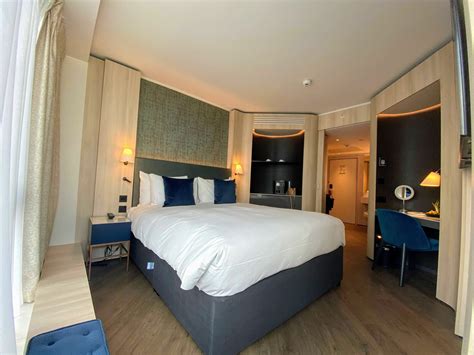 Guests review the westminster london curio collection by hilton service 10