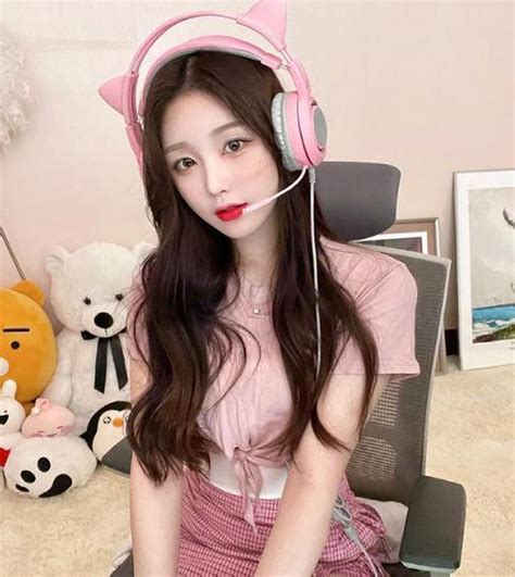 Vẻ đẹp nóng bỏng của hot girl Hàn Quốc hút triệu follow Titanic Nơi mọi thứ được chia sẻ