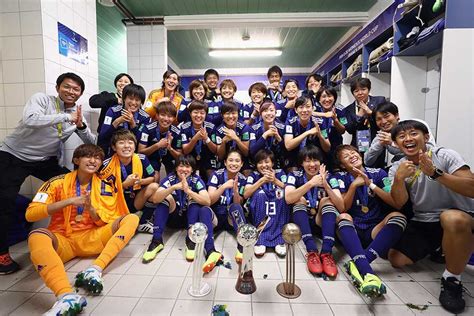 ヤングなでしこカンピオーネ大合唱 U 20W杯優勝日本女子ロッカー室の貴重映像 フットボールゾーン