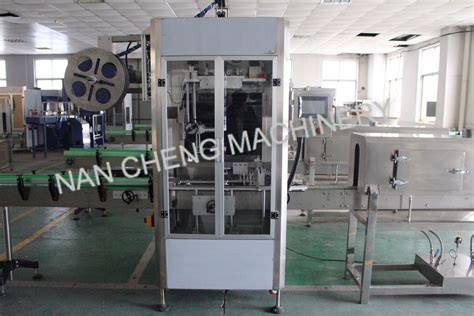 Fully Automatic Rotary Pet Carbonated Water Round Square Bottle Roll Feed Opp Bopp Film Hot Melt