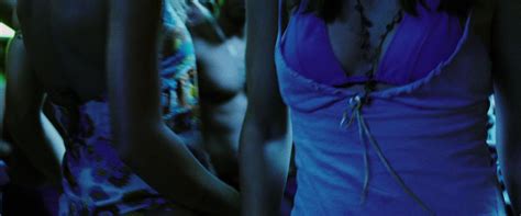 Turistas Nude Pics Page 4