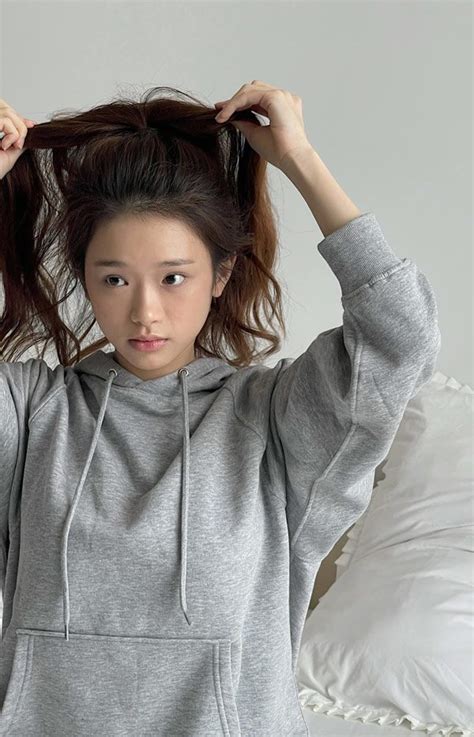 Có một hot girl dù ở nhà vẫn không ngừng mặc đẹp mỗi ngày