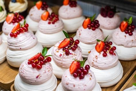 Postre Mini Pavlova En Una Barra De Caramelo Pasteles De Mesa De Buffet