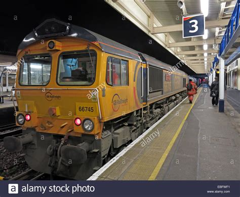 Clapham Junction Railway Station At Nightlondon Overground Stock Photo
