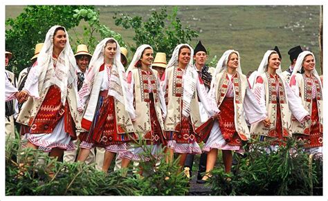 Romanias Festivals And Events Popular Costumes Traditional Outfits