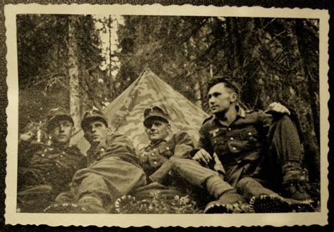 Реплики исторической униформы.