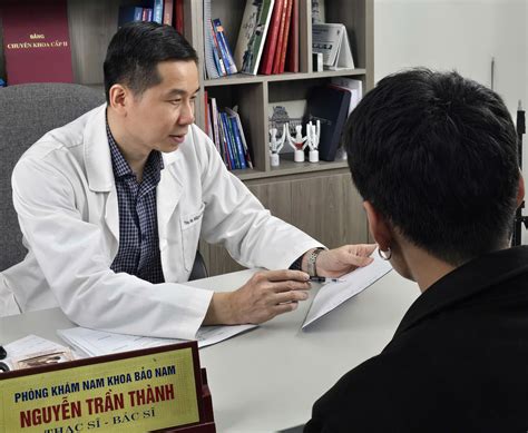 Vợ khóc lóc cầu cứu bác sĩ vì chồng nghiện phim sex