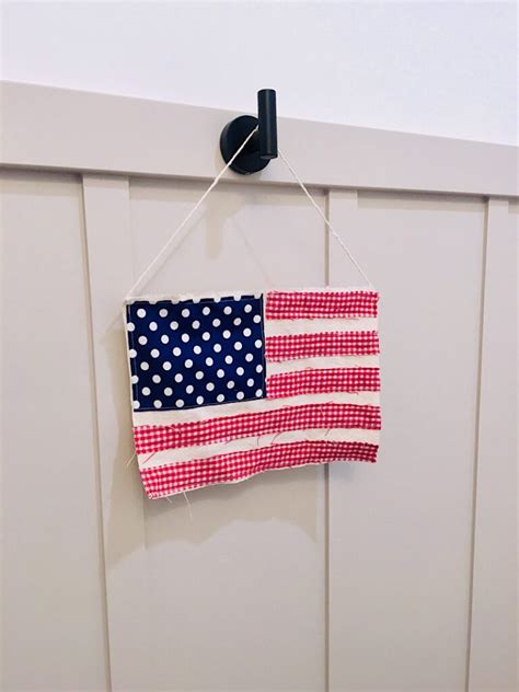 How To Sew A Scrappy Flag {Patriotic Decor!}