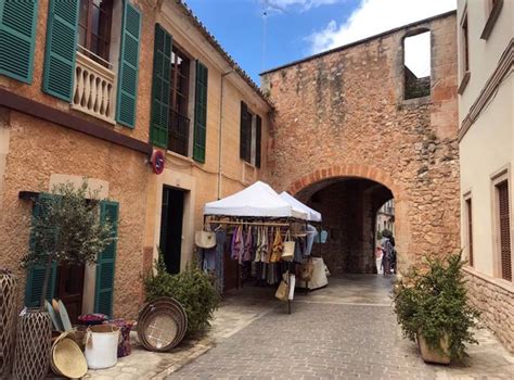 Weekly market of Santanyí