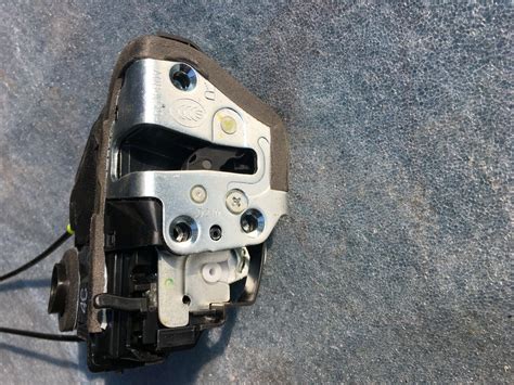 TOYOTA AURIS AVANT HYBRID LOCK ASSY REAR RIGHT DOOR OEM 69050 05050 EBay