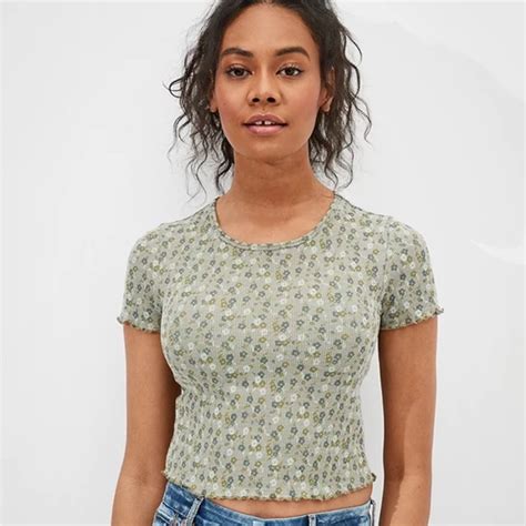 American Eagle Outfitters Tops American Eagle Size Small Crop Top