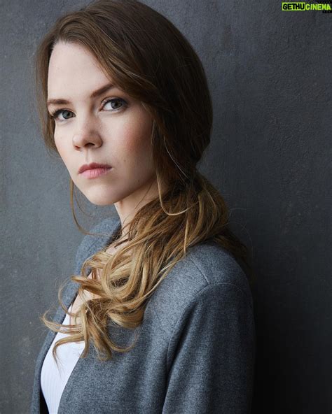 Actress Abbie Cobb HD Instagram Photos and Wallpapers December 2019