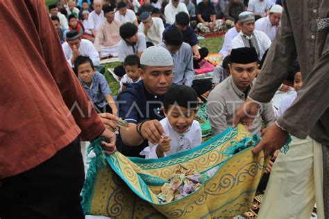 Salat Idul Adha Di Sulawesi Tenggara Antara Foto