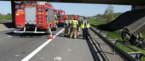 Wypadek Samochodu Osobowego Z Ci Arowym Na Autostradzie A Komenda