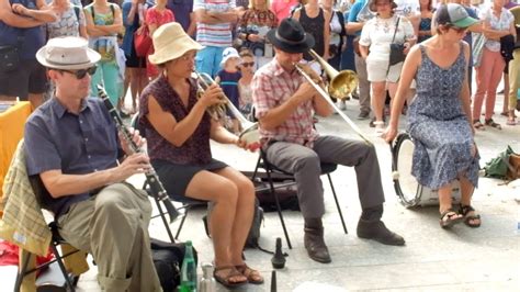 Tuba Skinny Rainy Nights Andernos Place Du 14 Juillet France 2019