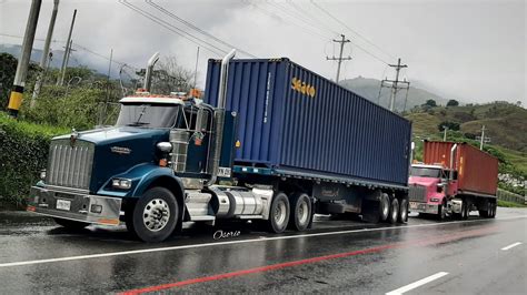 TRANSPORTANDO AMOR Y UNA PASIÓN AL RITMO DE 22 RUEDAS Y UN MONTÓN DE